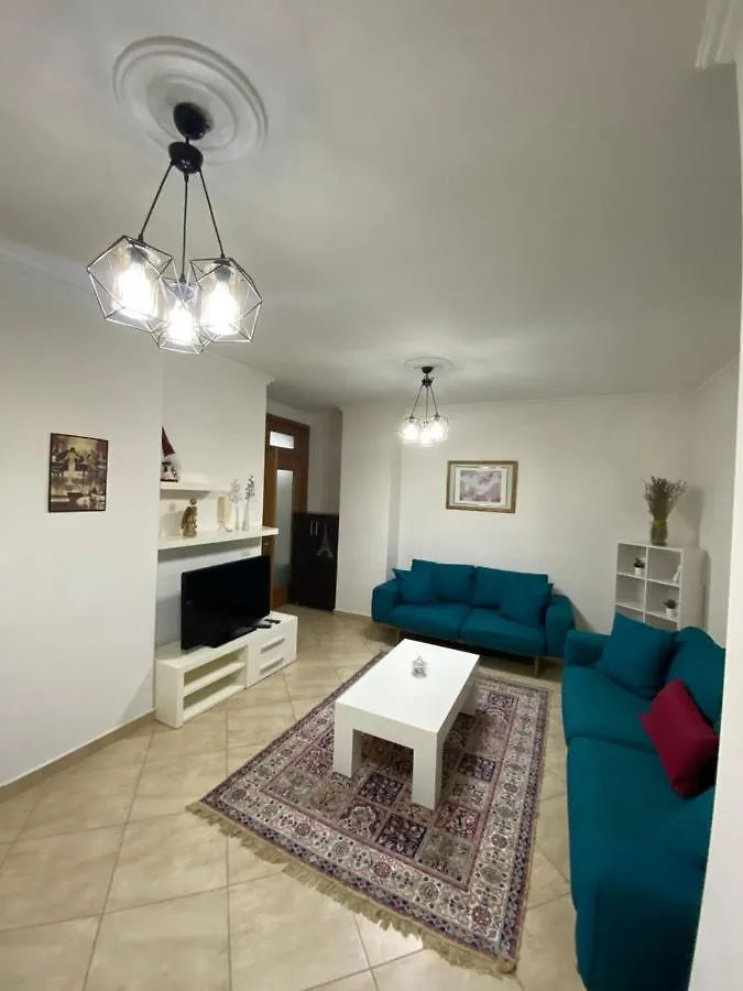 Chlo Apartment 3 Tirana 0*,