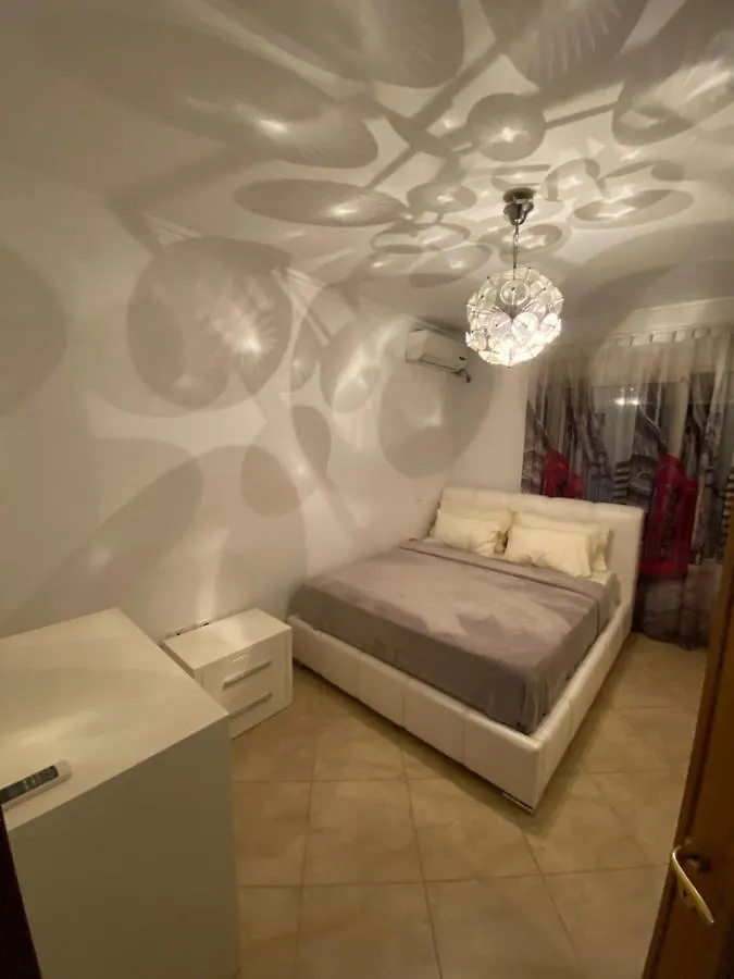 Chlo Apartment 3 Tirana Albania